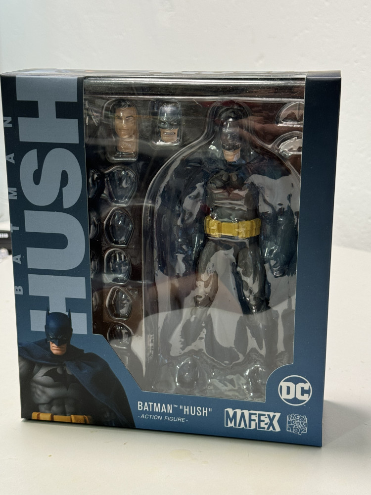 MAFEX 105 Hush Batman _0