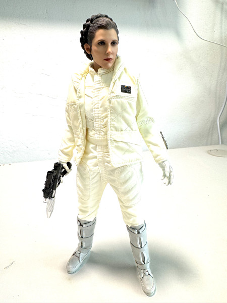 Hot Toys 1/6 Star Wars ESB Hoth Princess Leia_0