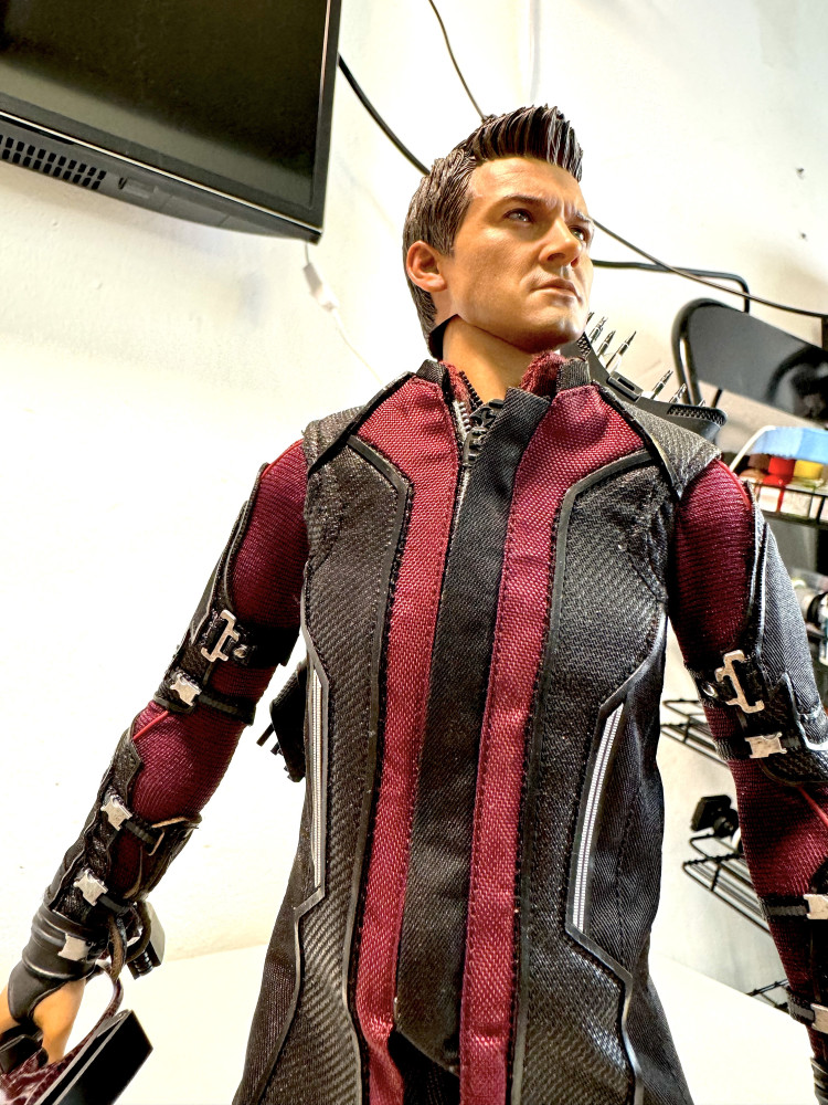 Hot Toys 1/6 MMS289 Avengers Age of Ultron Hawkeye Collectible_2