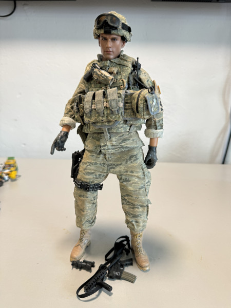 1/6  figure 軍人 (啡色迷彩)_0