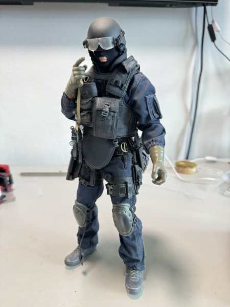 1/6  figure 軍人 (深藍 眼罩)_0