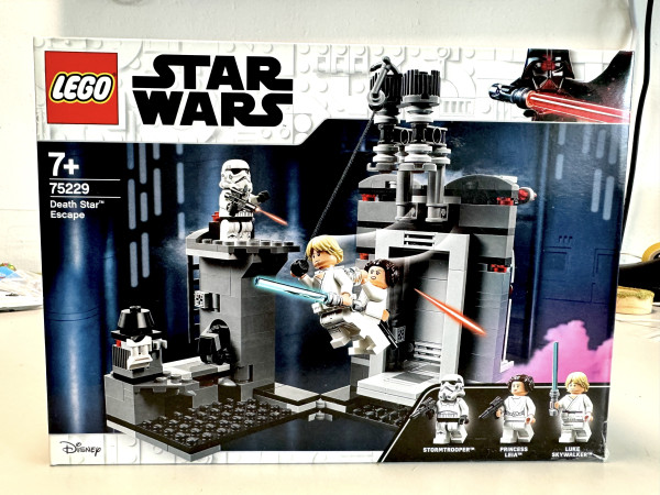 Lego Star Wars 75229 Death Star Escape_0