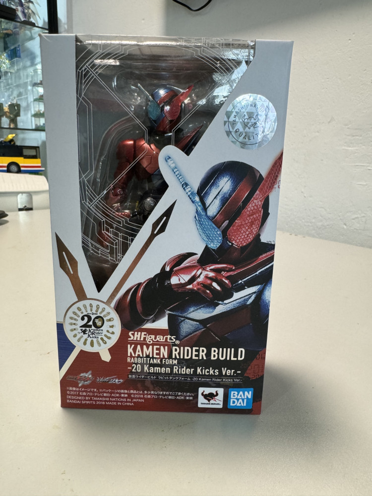 S H Figuarts Kamen Rider Build Rabbit Tank Form 20 _0