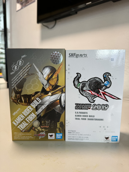 S.H.Figuarts Kamen Rider Build Trial Form (Rabbitdragon)_0