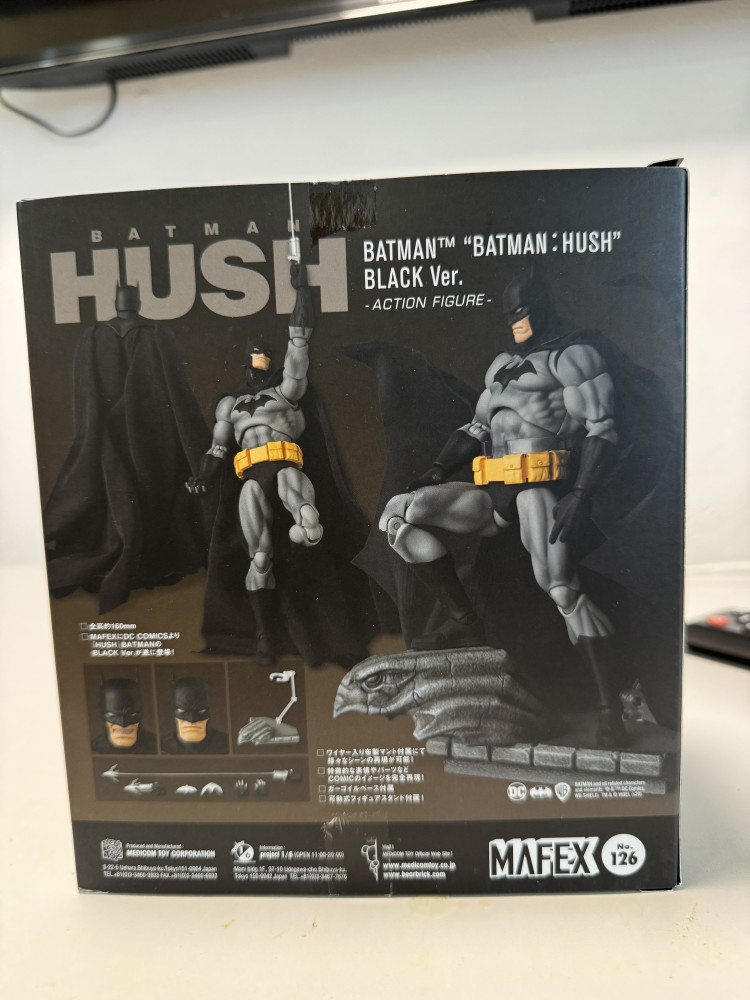 Medicom 1/6 Batman Hush Black Version_1