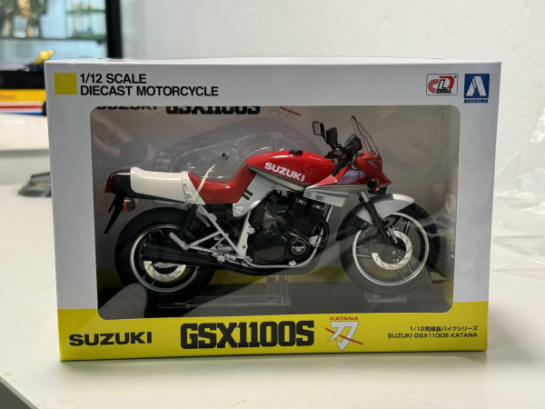 SUZUKI GSX1100S - 1/12 DIECAST MOTORCYCLE