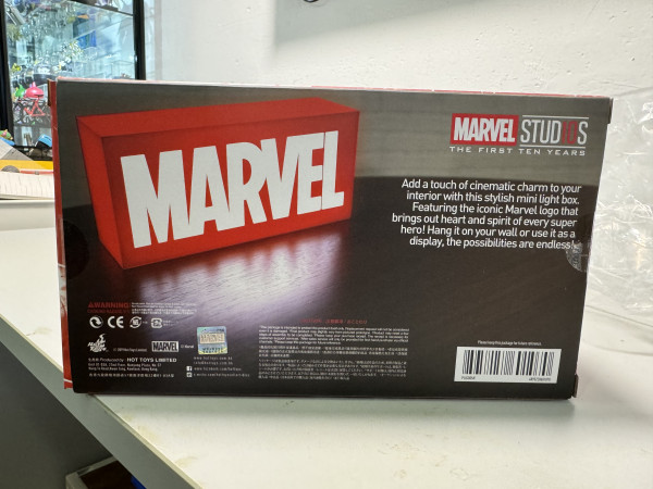 Hot Toys Marvel Studios 10th Anniversary 紅色 燈箱_1