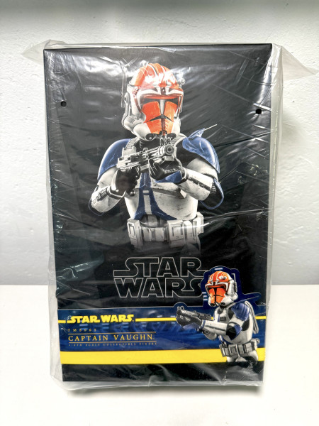 Hot Toys 1/6 MMS065 Star Wars The Clone Wars - Captain Vaughn_0