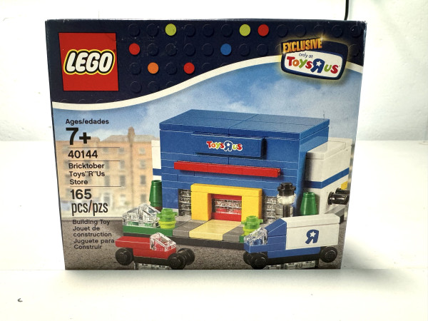 Lego 40144 Bricktober ToysRUs Store 